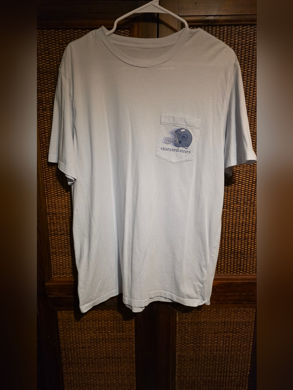 Vineyard Vines Men's Pale Blue Pocket Tee with Whale Patch Football Large EUC